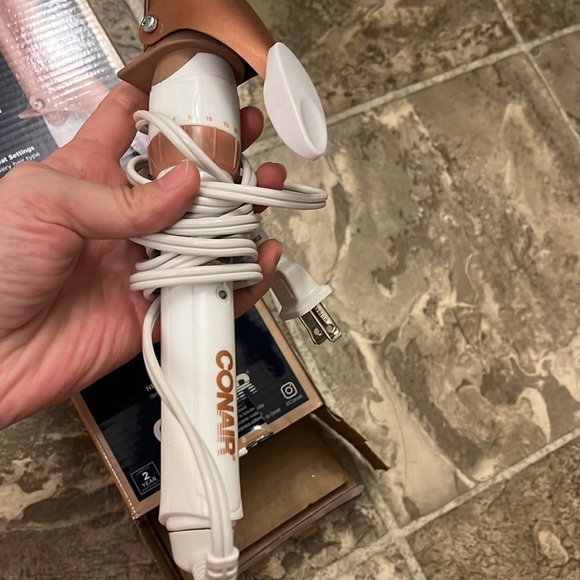 Conair double ceramic 1 1/2 inch barrel - Picture 4 of 7